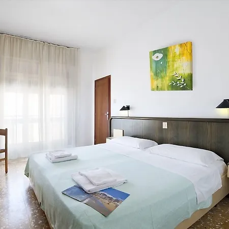 Отель Tritone Jesolo Lido 2*