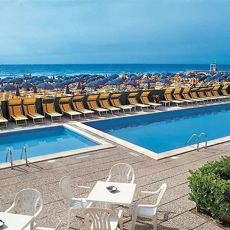 Отель Tritone Jesolo Lido 2*