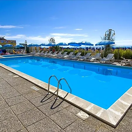 Hotel Tritone Jesolo Lido 2*