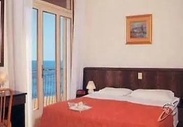 Szálloda Tritone Jesolo Lido 2*