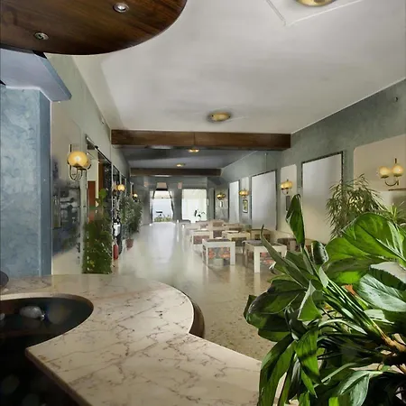Tritone Lido Hotel 2*