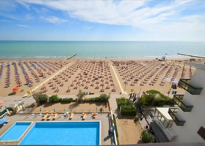 Отель Tritone Jesolo Lido
