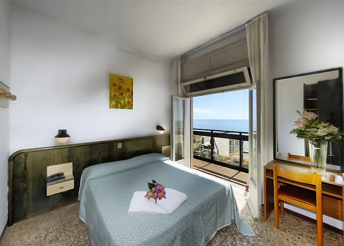 Отель Tritone Jesolo Lido